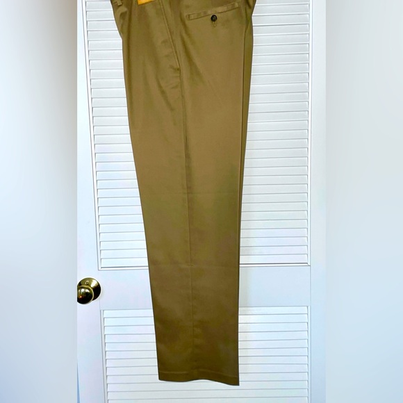 Haggar Men 36 x 32 Premium No Iron Flat Front Classic Fit Khaki Stretch Pant NEW - Picture 2 of 8